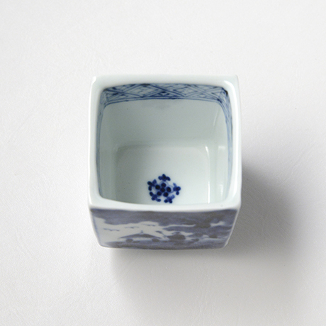 「No.58　山水花唐草文四方角ぐい吞 /   Sake cup with landscape and floral arabesque design, sometsuke」の写真　その4