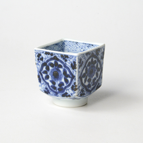 「No.59　草花唐草文四方角ぐい吞 /   Sake cup with floral arabesque design, sometsuke」の写真　その1