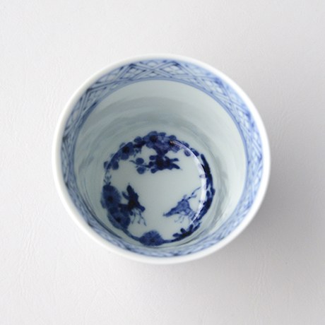 「No.69　蛸唐草文湯呑 /   Tea cup with arabesque design, sometsuke」の写真　その3