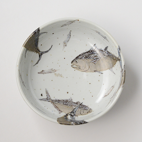 「No.7　色絵銀彩鉢「まぐろとぶりの図」　Bowl, Iro-e with silver, “Tuna and Yellowtail Fish”」の写真　その2