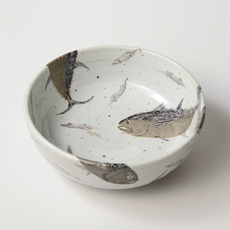 「No.7　色絵銀彩鉢「まぐろとぶりの図」　Bowl, Iro-e with silver, “Tuna and Yellowtail Fish”」の写真　その1