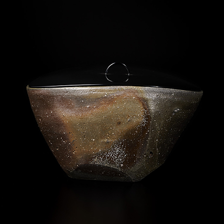 「No.2(図24)　備前三角水指   Water jar, Bizen, Triangular shaped」の写真　その1