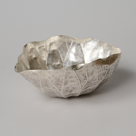 「No. 11　南鐐荷葉形片口  / Lipped bowl, silver」の写真　その1