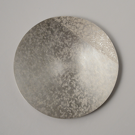 「No. 25 南鐐唐草文菓子器  / Plate, arabesque, silver」の写真　その4