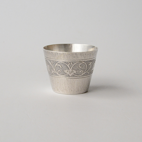 「No.56(DM6)　南鐐唐草文酒盃  / Sake cup, arabesque, silver」の写真　その1