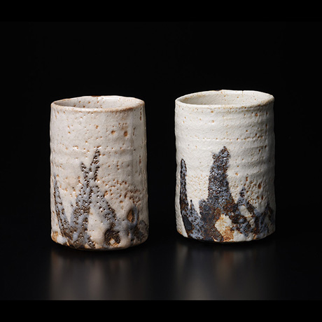 「No.13　岡部嶺男　絵志野湯呑 ／ OKABE Mineo　A pair of Tea cups, E-shino」の写真　その1