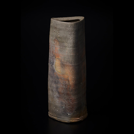 「No.2　金重陶陽　備前三角花入 ／ KANESHIGE Toyo　Flower vase, Bizen, Triangular shaped」の写真　その1