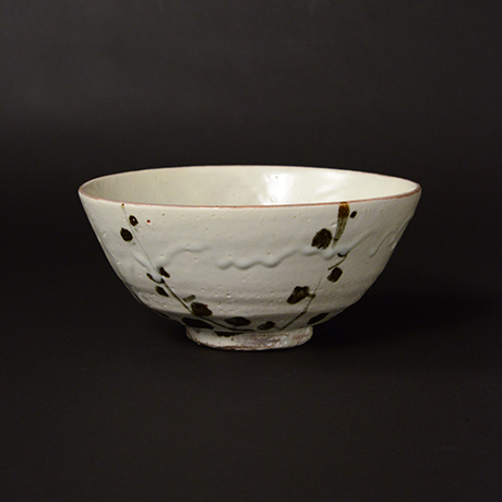 「No.37　粉吹風梅之繪鉢 / Bowl, kohiki style with plum blossom motif」の写真　その1
