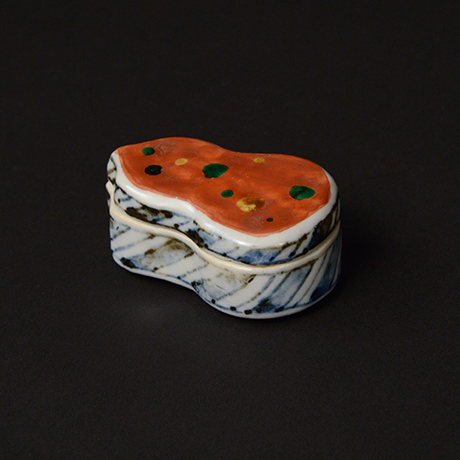 「No.69　赤絵香合 / Insence container, overglaze enamels」の写真　その1