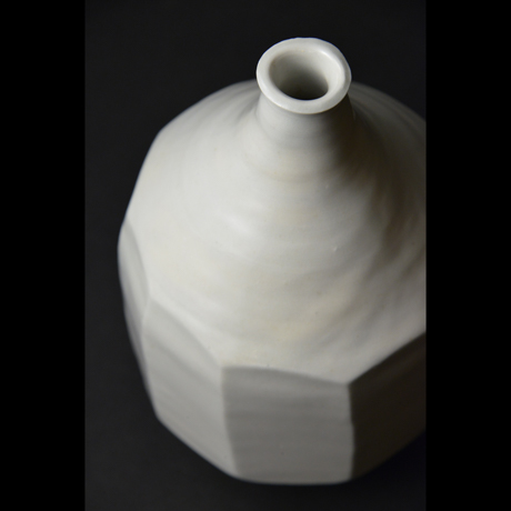 「No.24　白磁面取り壷 / Vase, White porcelain」の写真　その3