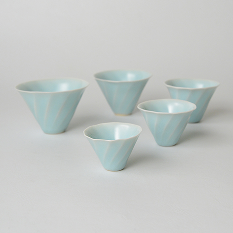 「No.3　鈴木治　入子盃 / SUZUKI Osamu　A set of 5 sake cups, Bluish white porcelain」の写真　その1
