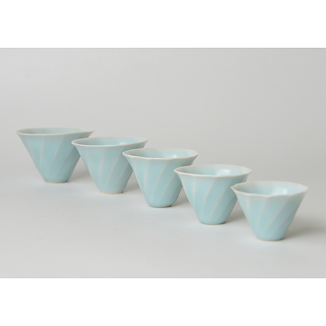 「No.3　鈴木治　入子盃 / SUZUKI Osamu　A set of 5 sake cups, Bluish white porcelain」の写真　その2
