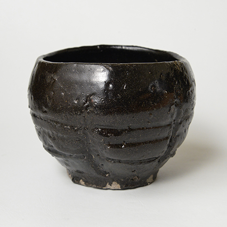 「図11 (No.13)　唐津黒茶碗 / Chawan, Karatsu-kuro」の写真　その4