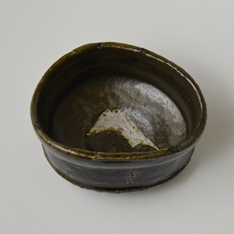 「No.23　黒織部沓茶碗 / Tea bowl, Kuro-oribe, Kutsu shaped」の写真　その5