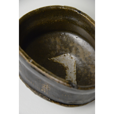 「No.23　黒織部沓茶碗 / Tea bowl, Kuro-oribe, Kutsu shaped」の写真　その7