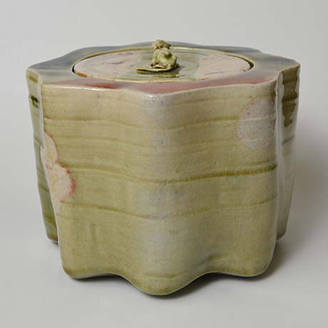 「No.31　織部窯変八方水指 / Water jar, Oribe with Yohen effect, Octagonal shaped」の写真　その2