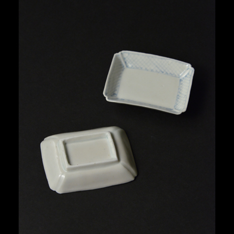 「No.32-1　染付小皿角 大　六 / A set of 6 small plates, Sometsuke」の写真　その3