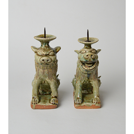 「No.37　織部阿吽狛犬燭台 対 / A pair of candle stand, Oribe, Lion dog shaped」の写真　その1