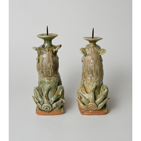 「No.37　織部阿吽狛犬燭台 対 / A pair of candle stand, Oribe, Lion dog shaped」の写真　その2
