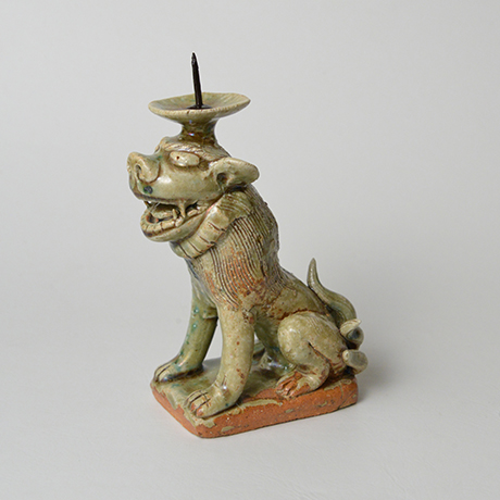 「No.37　織部阿吽狛犬燭台 対 / A pair of candle stand, Oribe, Lion dog shaped」の写真　その4