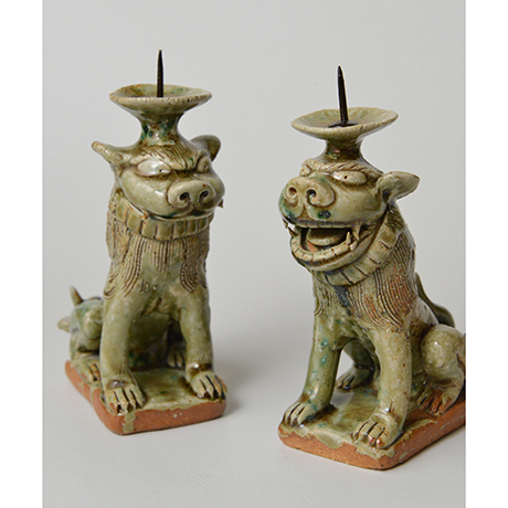 「No.37　織部阿吽狛犬燭台 対 / A pair of candle stand, Oribe, Lion dog shaped」の写真　その5