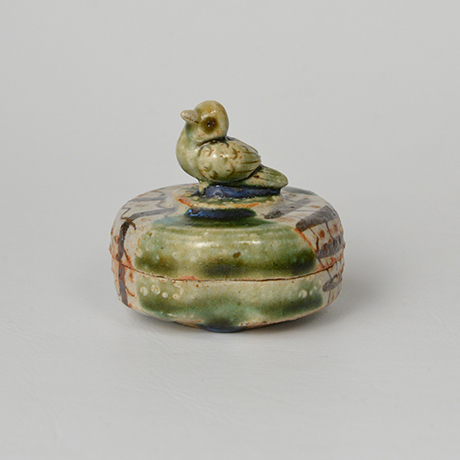 「No.49　青織部小鳥香合 / Incense container, Ao-oribe, Small bird shaped」の写真　その3