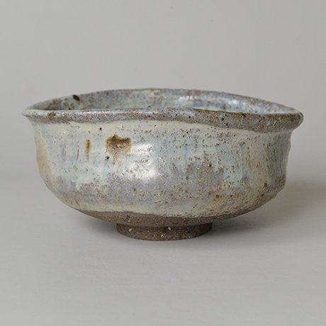 「No.61　斑唐津沓茶碗　Chawan, Madara-karatsu, Kutsu-shape」の写真　その1