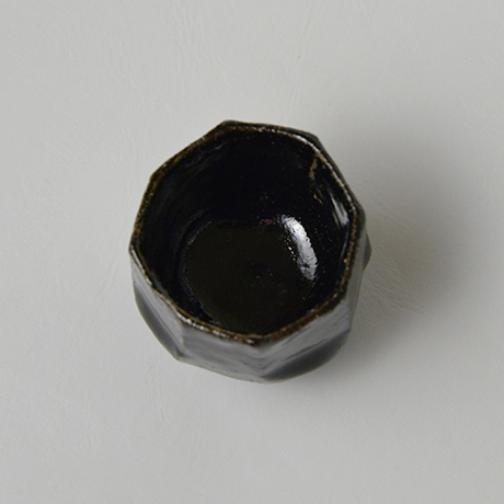 「No.63　織部黒八角さけのみ / Guinomi, Oribe-kuro, Octagonal shaped」の写真　その3