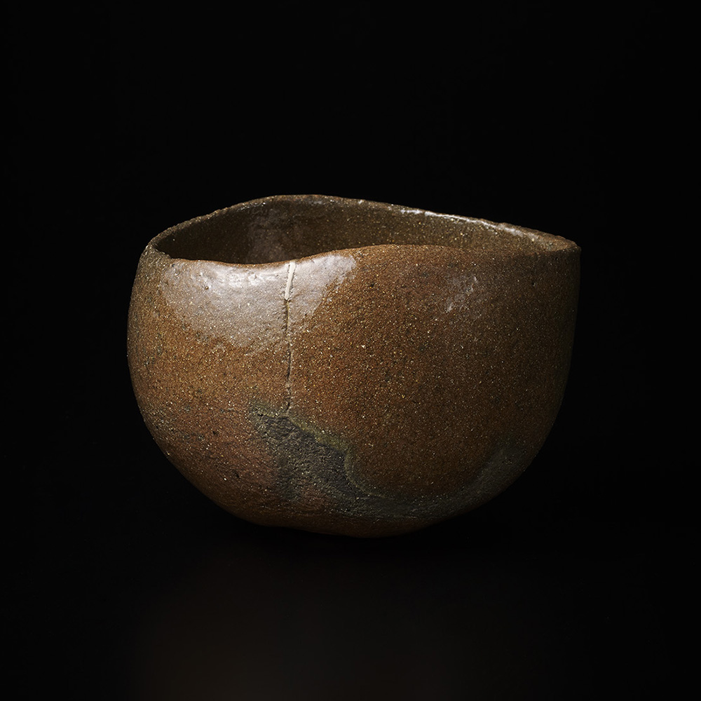 「No.16　山田山庵　赤 幡龍 / YAMADA Sanan　Tea bowl, Red raku ware, ‘Banryu (Lying dragon)’」の写真　その1