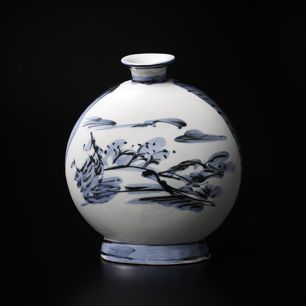 「No.19　富本憲吉 絵　染付風景扁壷 / TOMIMOTO Kenkichi (Painted)　Flat vessel, Sometsuke」の写真　その1