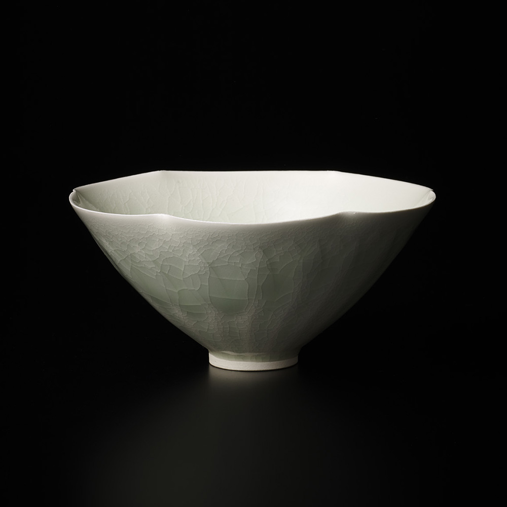 「No.20　塚本快示　青白磁輪花茶垸 / TSUKAMOTO Kaiji　Tea bowl, Bluish white porcelain, Petal shaped」の写真　その1