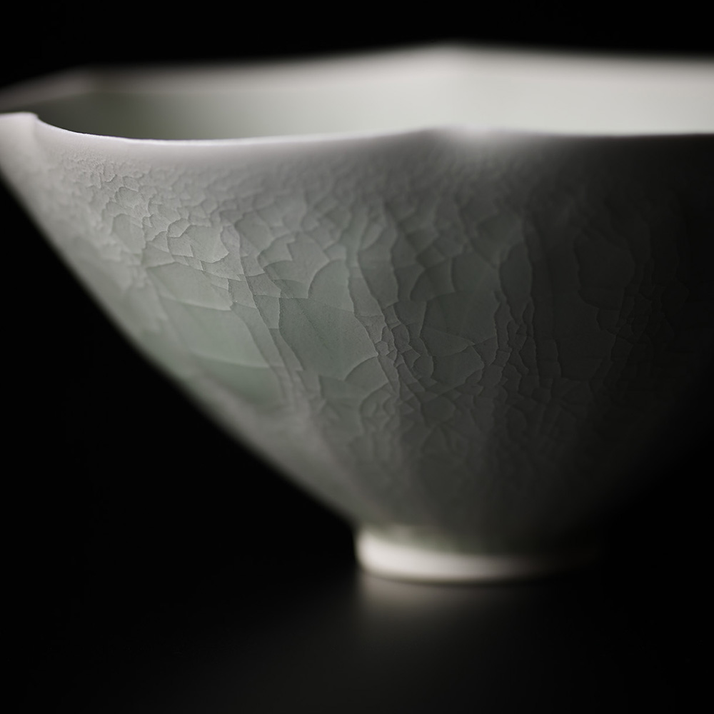 「No.20　塚本快示　青白磁輪花茶垸 / TSUKAMOTO Kaiji　Tea bowl, Bluish white porcelain, Petal shaped」の写真　その2