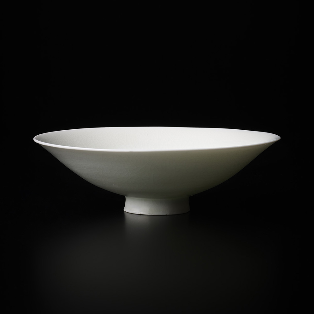 「No.21　塚本快示　白瓷平茶垸 / TSUKAMOTO Kaiji　Tea bowl, White porcelain」の写真　その1