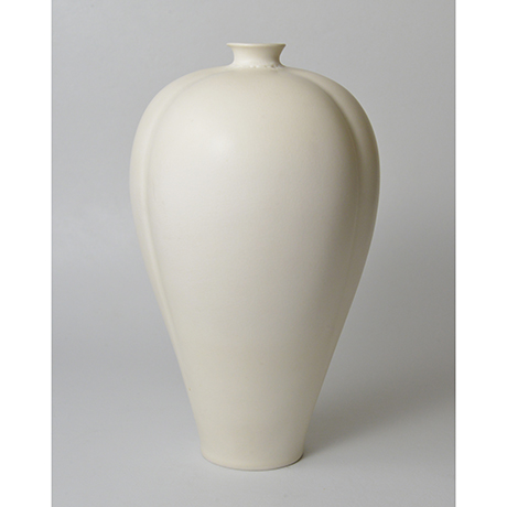 「No.24　伊藤秀人　白瓷梅瓶 / ITO Hidehito　Meiping（Vase）, White porcelain」の写真　その1