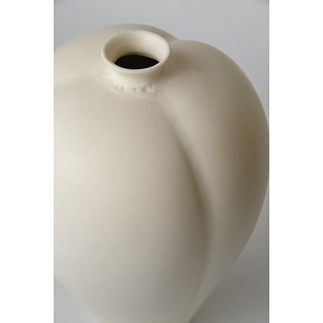 「No.24　伊藤秀人　白瓷梅瓶 / ITO Hidehito　Meiping（Vase）, White porcelain」の写真　その3