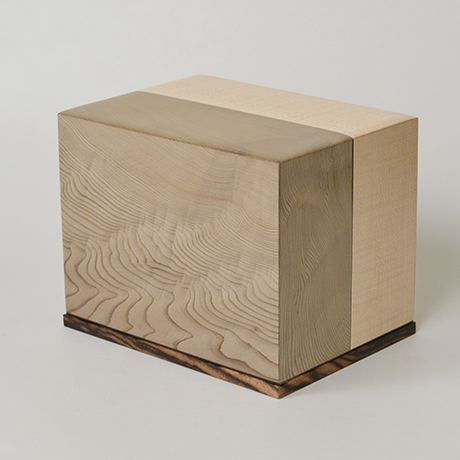 「No.28　神代杉象嵌箱「行雲」 / Ornamental box, Japanese cedar, Maple, Black persimmon」の写真　その2