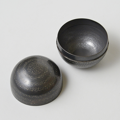 「No.36　長谷川清吉　銅錫象嵌丸茶器 / HASEGAWA Seikichi　Tea caddy, Bronze」の写真　その4