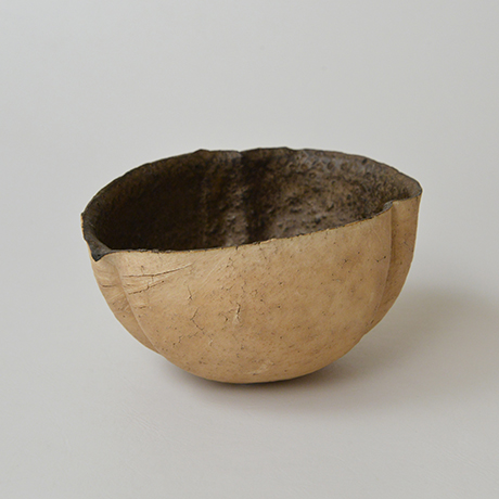 「No.48-1 三ツ足 / Lipped bowl, Tripod shaped」の写真　その1