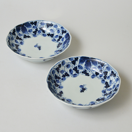 「No.17　葡萄唐草文輪花向付 / Dish with grape arabesque design, Sometsuke」の写真　その1