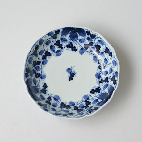 「No.17　葡萄唐草文輪花向付 / Dish with grape arabesque design, Sometsuke」の写真　その2