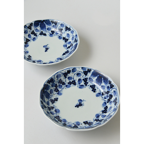 「No.17　葡萄唐草文輪花向付 / Dish with grape arabesque design, Sometsuke」の写真　その4