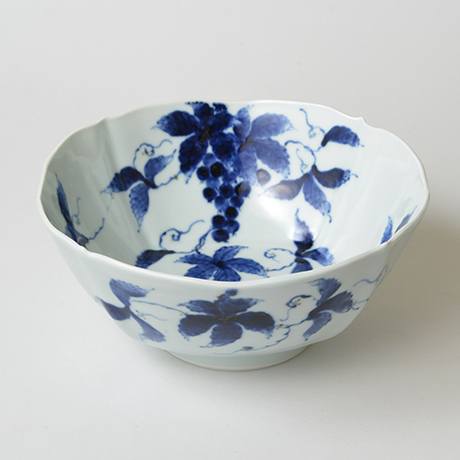 「No.21　葡萄文四方輪花深中鉢  / Dish with grape design, Sometsuke」の写真　その1