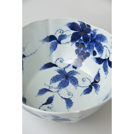 「No.21　葡萄文四方輪花深中鉢  / Dish with grape design, Sometsuke」の写真　その3