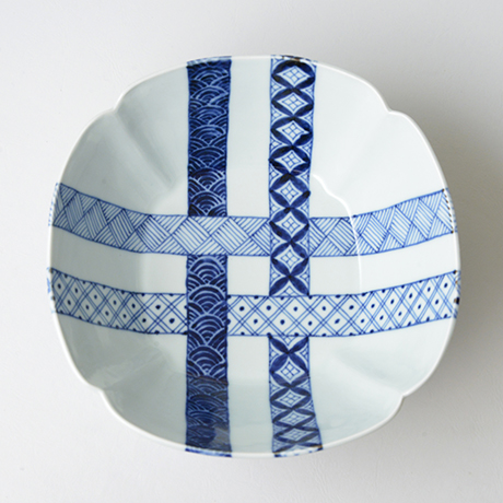 「No.23　帯格子文四方輪花深中鉢  / Square bowl, lattice obi pattern, Sometsuke」の写真　その2