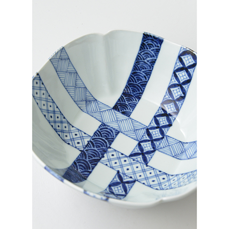 「No.23　帯格子文四方輪花深中鉢  / Square bowl, lattice obi pattern, Sometsuke」の写真　その3