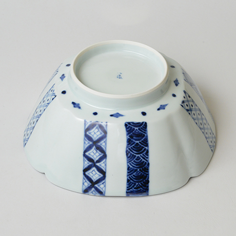 「No.23　帯格子文四方輪花深中鉢  / Square bowl, lattice obi pattern, Sometsuke」の写真　その4