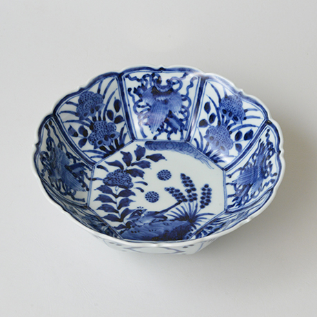 「No.24　芙蓉手花鳥文輪花八角中鉢  / Octagonal bowl with bird and flowers design, Sometsuke」の写真　その1