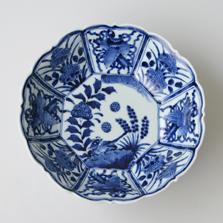 「No.24　芙蓉手花鳥文輪花八角中鉢  / Octagonal bowl with bird and flowers design, Sometsuke」の写真　その2