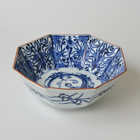 「No.26　龍文八角中鉢  / Octagonal bowl with dragon design, Sometsuke」の写真　その1