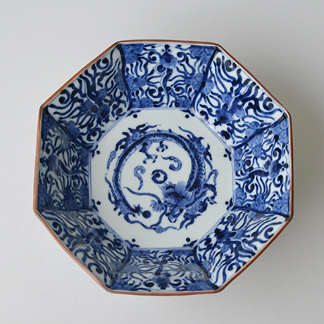 「No.26　龍文八角中鉢  / Octagonal bowl with dragon design, Sometsuke」の写真　その2